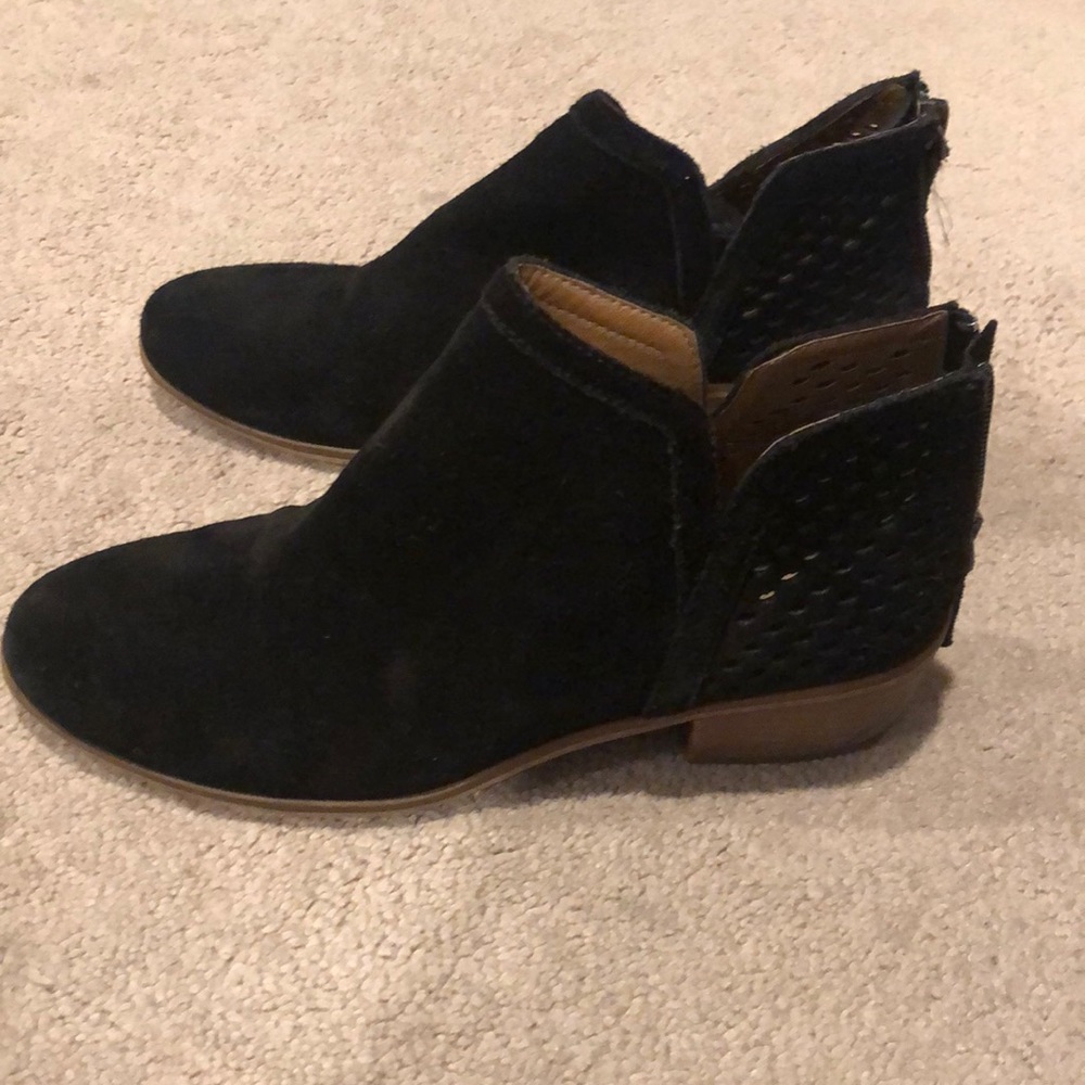 SUSINA
Black Blakely Suede Bootie